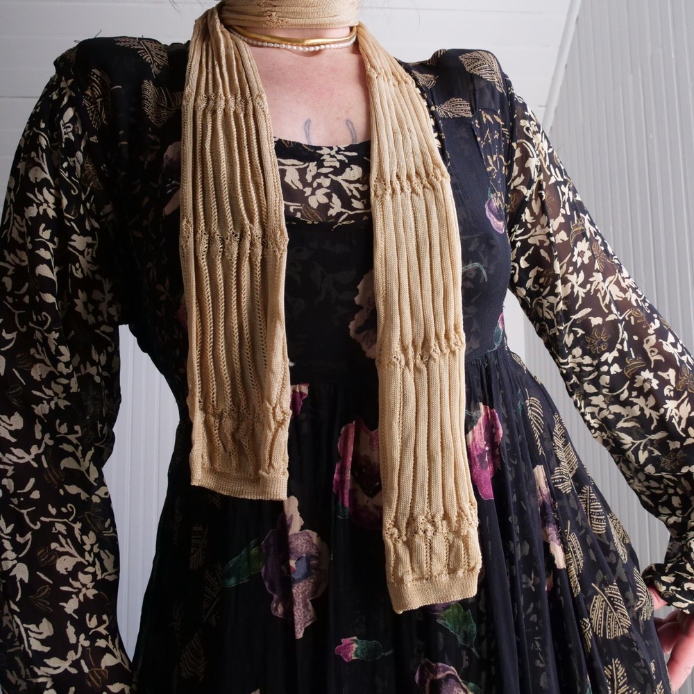 Dreamy Spring 2006 Banana Republic slinky gold rayon skinny scarf